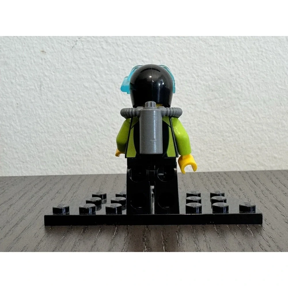 Lego city Coast Guard - Diver Black Wetsuit with White Logo‎ Boat Swimmer